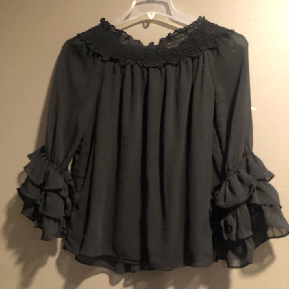 Cece Ruffle Sleeves  Top Medium - Picture 2 of 6